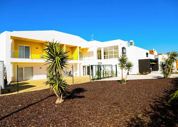 ゲストハウス Ride Surf & Peniche フェレル