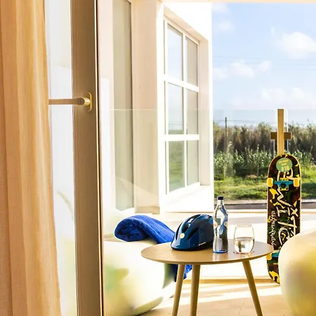 Ride Surf & Peniche בית הארחה