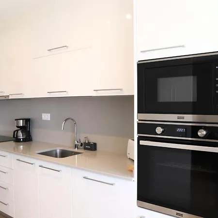 Ride Surf & Peniche בית הארחה 4*