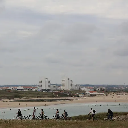 Ride Surf & Peniche בית הארחה