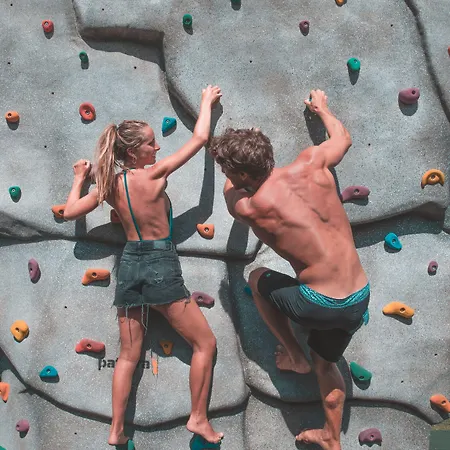 Ride Surf & Peniche Guest house 4*