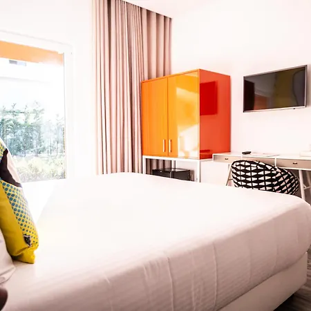 Ride Surf & Peniche Πανσιόν Ferrel (Leiria)