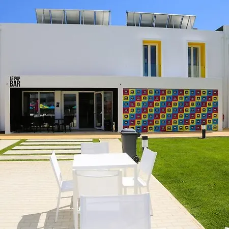 Konukevi Ride Surf & Peniche Ferrel (Leiria)