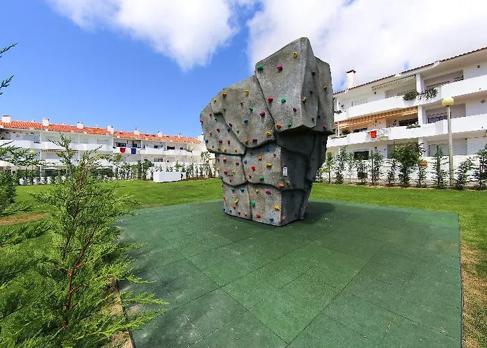 Гостевой дом Ride Surf & Peniche Феррел